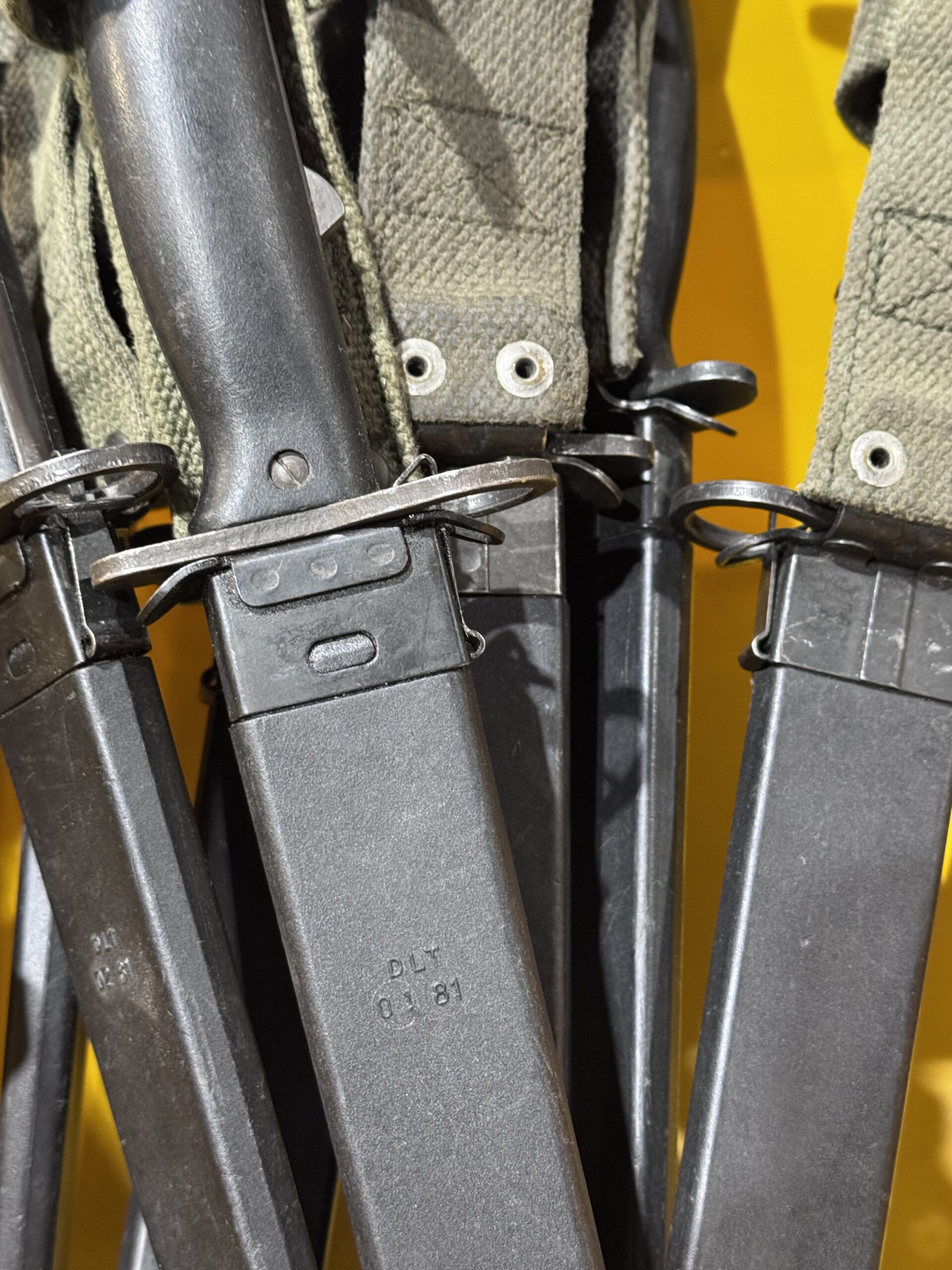 French FAMAS 1958 rifle bayonet & scabbard DLT 1-81 - Image 5